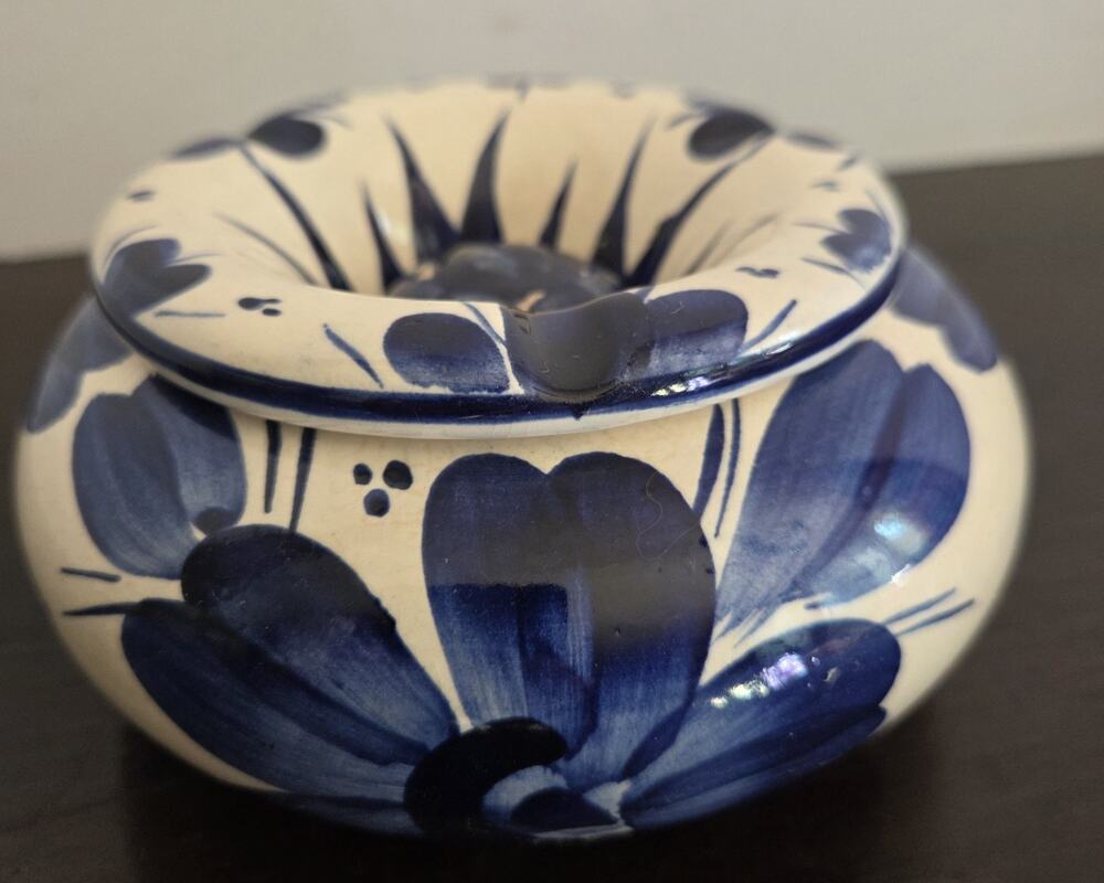 Vintage Mexican Pottery Covered Ashtray Blue White Floral Hecho En Mexico 8"